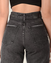 Cargar imagen en el visor de la galería, JEAN MOM FIT RIGIDO TIRO ALTO 4118