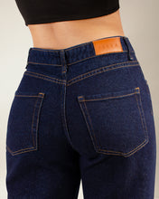 Cargar imagen en el visor de la galería, JEAN MOM FLARE RIGIDO TIRO MEDIO 4256