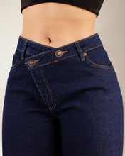 Cargar imagen en el visor de la galería, JEAN MOM FLARE RIGIDO TIRO MEDIO 4256