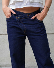 Cargar imagen en el visor de la galería, JEAN MOM FLARE RIGIDO TIRO MEDIO 4256