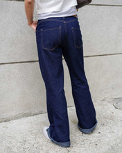 Cargar imagen en el visor de la galería, JEAN MOM FLARE RIGIDO TIRO MEDIO 4256