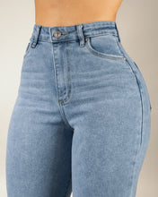 Cargar imagen en el visor de la galería, JEAN MOM FLARE STRETCH TIRO ALTO 4307