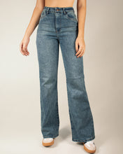Cargar imagen en el visor de la galería, JEAN MOM FLARE STRETCH TIRO ALTO 4308