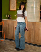Cargar imagen en el visor de la galería, JEAN MOM FLARE STRETCH TIRO ALTO 4308