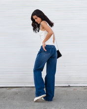 Cargar imagen en el visor de la galería, JEAN MOM FLARE RIGIDO TIRO ALTO 4144