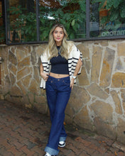 Cargar imagen en el visor de la galería, JEAN MOM FLARE RIGIDO TIRO MEDIO 4256