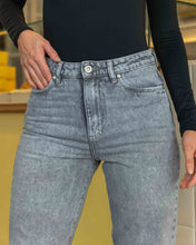Cargar imagen en el visor de la galería, JEAN STRAIGHT SLIM RIGIDO TIRO ALTO 4203
