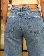 Cargar imagen en el visor de la galería, JEAN STRAIGHT LENGHT RIGIDO TIRO ALTO 4326
