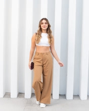 Cargar imagen en el visor de la galería, PANTALON  MOM FLARE STRETCH TIRO ALTO CAMEL 4178
