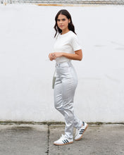 Cargar imagen en el visor de la galería, PANTALON SLIM EFECTO CUERO METALIZADO STRETCH 4167

