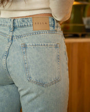 Cargar imagen en el visor de la galería, JEAN STRAIGHT RIGIDO TIRO ALTO 4299
