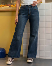 Cargar imagen en el visor de la galería, JEAN MOM FLARE RIGIDO TIRO ALTO 4334
