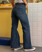 Cargar imagen en el visor de la galería, JEAN MOM FLARE RIGIDO TIRO ALTO 4334
