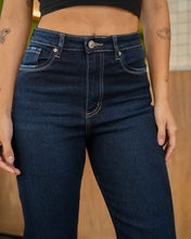 Cargar imagen en el visor de la galería, JEAN MOM FLARE STRETCH TIRO ALTO 4306
