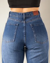 Cargar imagen en el visor de la galería, JEAN MOM FLARE RIGIDO TIRO ALTO 4144

