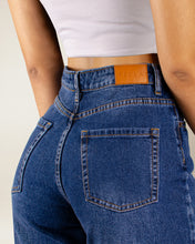 Cargar imagen en el visor de la galería, JEAN MOM FLARE RIGIDO TIRO ALTO 4144
