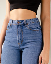 Cargar imagen en el visor de la galería, JEAN MOM FIT RIGIDO TIRO ALTO 4157
