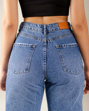 Cargar imagen en el visor de la galería, JEAN MOM FIT RIGIDO TIRO ALTO 4157
