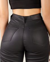 Cargar imagen en el visor de la galería, PANTALON SLIM EFECTO CUERO STRETCH 4166
