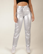 Cargar imagen en el visor de la galería, PANTALON SLIM EFECTO CUERO METALIZADO STRETCH 4167
