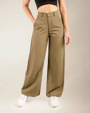 Cargar imagen en el visor de la galería, PANTALON  MOM FLARE STRETCH TIRO ALTO OLIVA 4174
