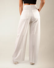 Cargar imagen en el visor de la galería, PANTALON  MOM FLARE STRETCH TIRO ALTO MARFIL 4180
