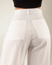 Cargar imagen en el visor de la galería, PANTALON  MOM FLARE STRETCH TIRO ALTO MARFIL 4180
