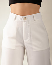 Cargar imagen en el visor de la galería, PANTALON  MOM FLARE STRETCH TIRO ALTO MARFIL 4180
