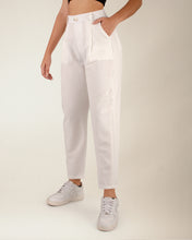 Cargar imagen en el visor de la galería, PANTALON  MOM FIT STRETCH TIRO ALTO MARFIL 4181
