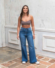 Cargar imagen en el visor de la galería, JEAN MOM FLARE RIGIDO TIRO ALTO 4185
