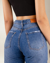 Cargar imagen en el visor de la galería, JEAN MOM FLARE RIGIDO TIRO ALTO 4185
