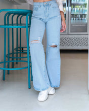 Cargar imagen en el visor de la galería, JEAN MOM FLARE RIGIDO TIRO ALTO 4196
