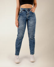 Cargar imagen en el visor de la galería, JEAN MOM FIT STRETCH TIRO ALTO 4201
