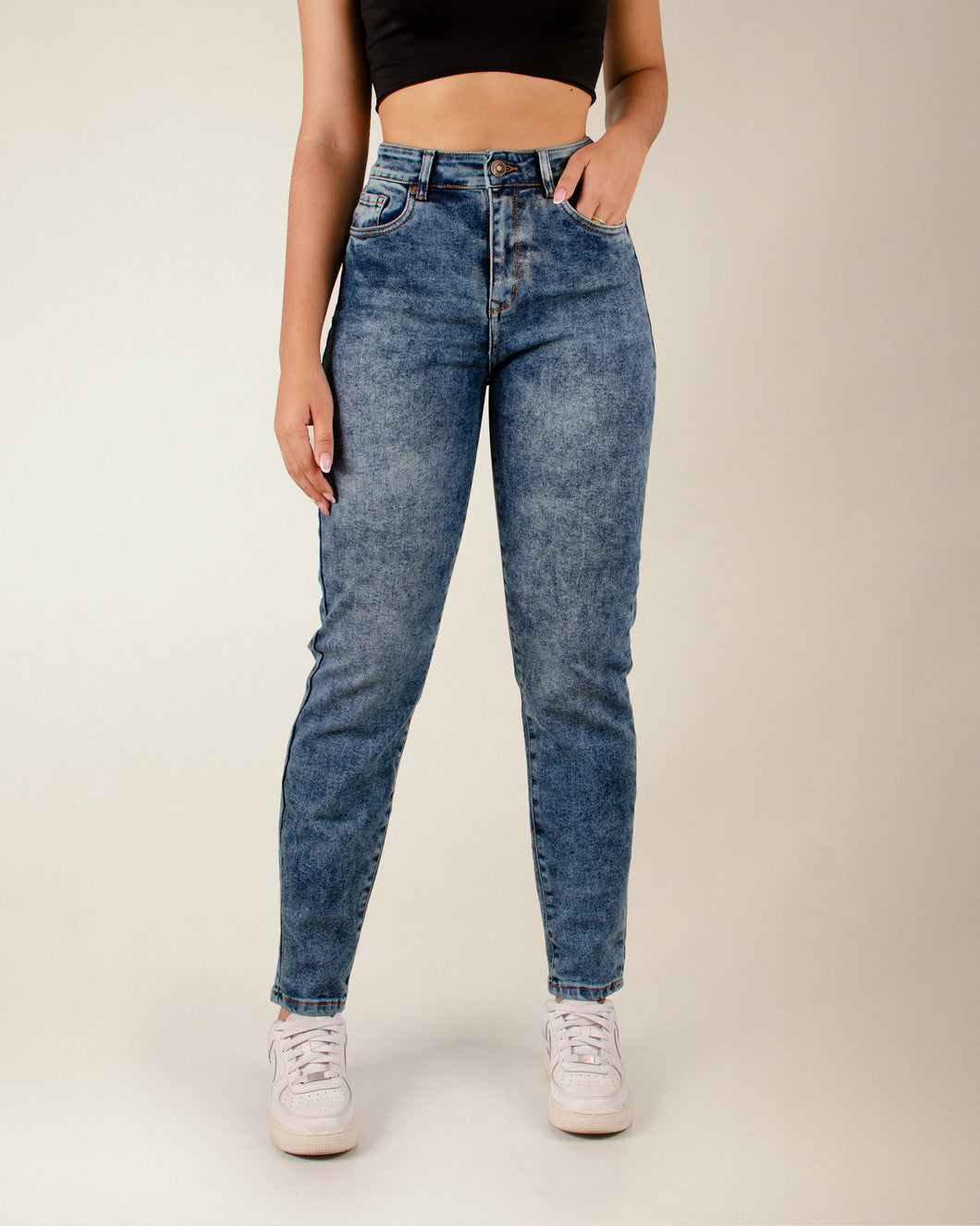 JEAN MOM FIT STRETCH TIRO ALTO 4201