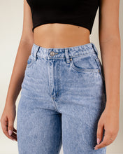Cargar imagen en el visor de la galería, JEAN MOM FIT RIGIDO TIRO ALTO 4202
