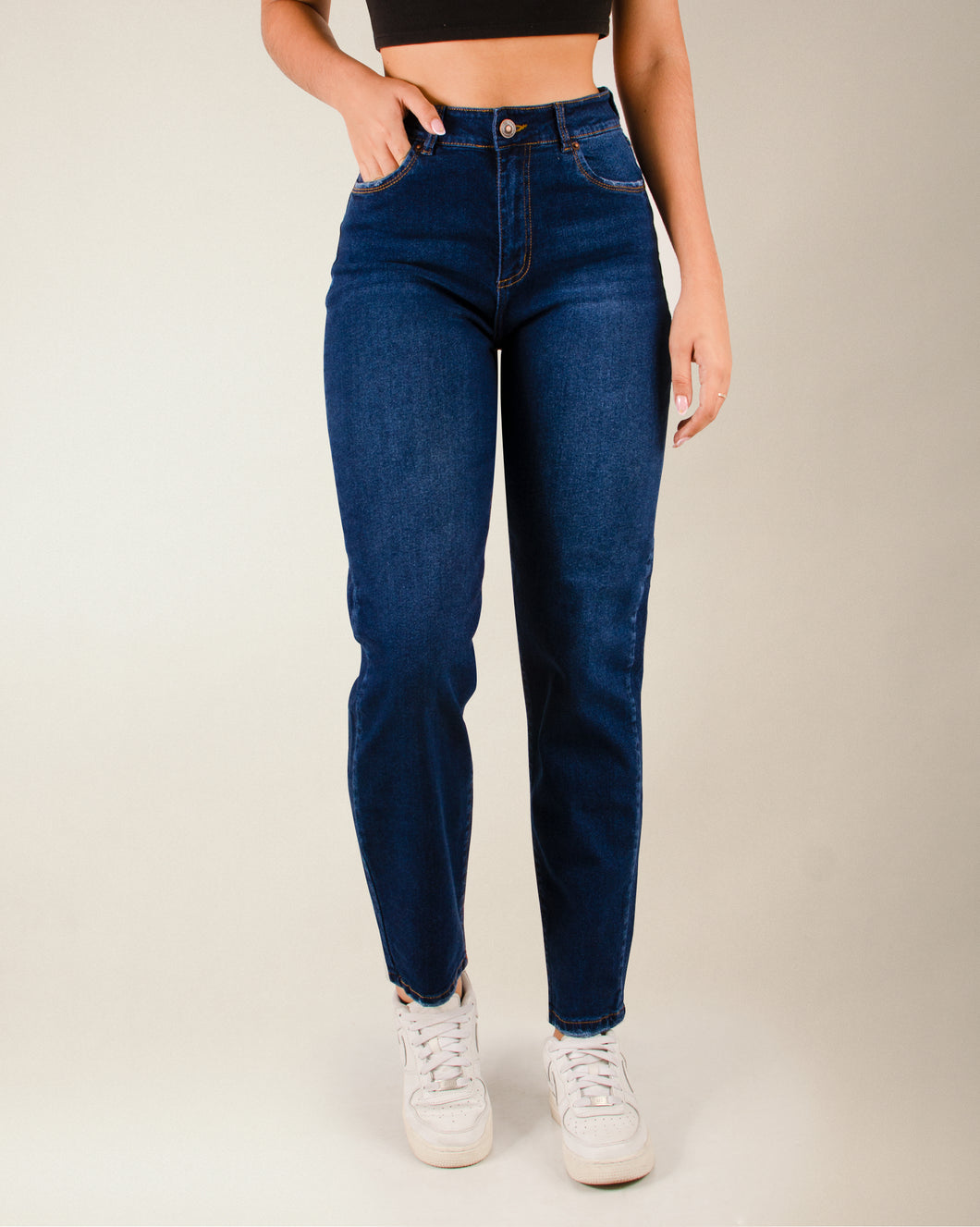 JEAN MOM FIT STRETCH TIRO ALTO 4208