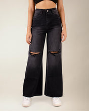 Cargar imagen en el visor de la galería, JEAN MOM FLARE RIGIDO NEGRO TIRO ALTO 4232
