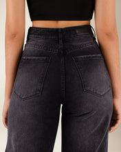 Cargar imagen en el visor de la galería, JEAN MOM FLARE RIGIDO NEGRO TIRO ALTO 4232
