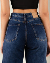 Cargar imagen en el visor de la galería, JEAN MOM FLARE RIGIDO TIRO ALTO 4242
