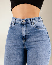 Cargar imagen en el visor de la galería, JEAN MOM FLARE STRETCH TIRO ALTO 4245
