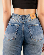 Cargar imagen en el visor de la galería, JEAN MOM FLARE RIGIDO TIRO ALTO 4254
