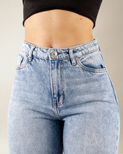 Cargar imagen en el visor de la galería, JEAN MOM FLARE RIGIDO TIRO ALTO 4258
