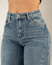 Cargar imagen en el visor de la galería, JEAN MOM FLARE RIGIDO TIRO ALTO 4267
