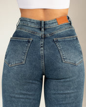 Cargar imagen en el visor de la galería, JEAN MOM FLARE STRETCH TIRO ALTO 4275
