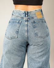 Cargar imagen en el visor de la galería, JEAN STRAIGHT LENGHT RIGIDO TIRO ALTO 4285
