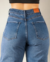 Cargar imagen en el visor de la galería, JEAN MOM FIT RIGIDO TIRO ALTO 4287
