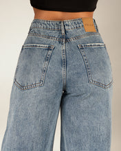 Cargar imagen en el visor de la galería, JEAN STRAIGHT LENGTH RIGIDO TIRO ALTO 4326

