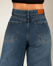 Cargar imagen en el visor de la galería, JEAN MOM FLARE RIGIDO TIRO ALTO 4331
