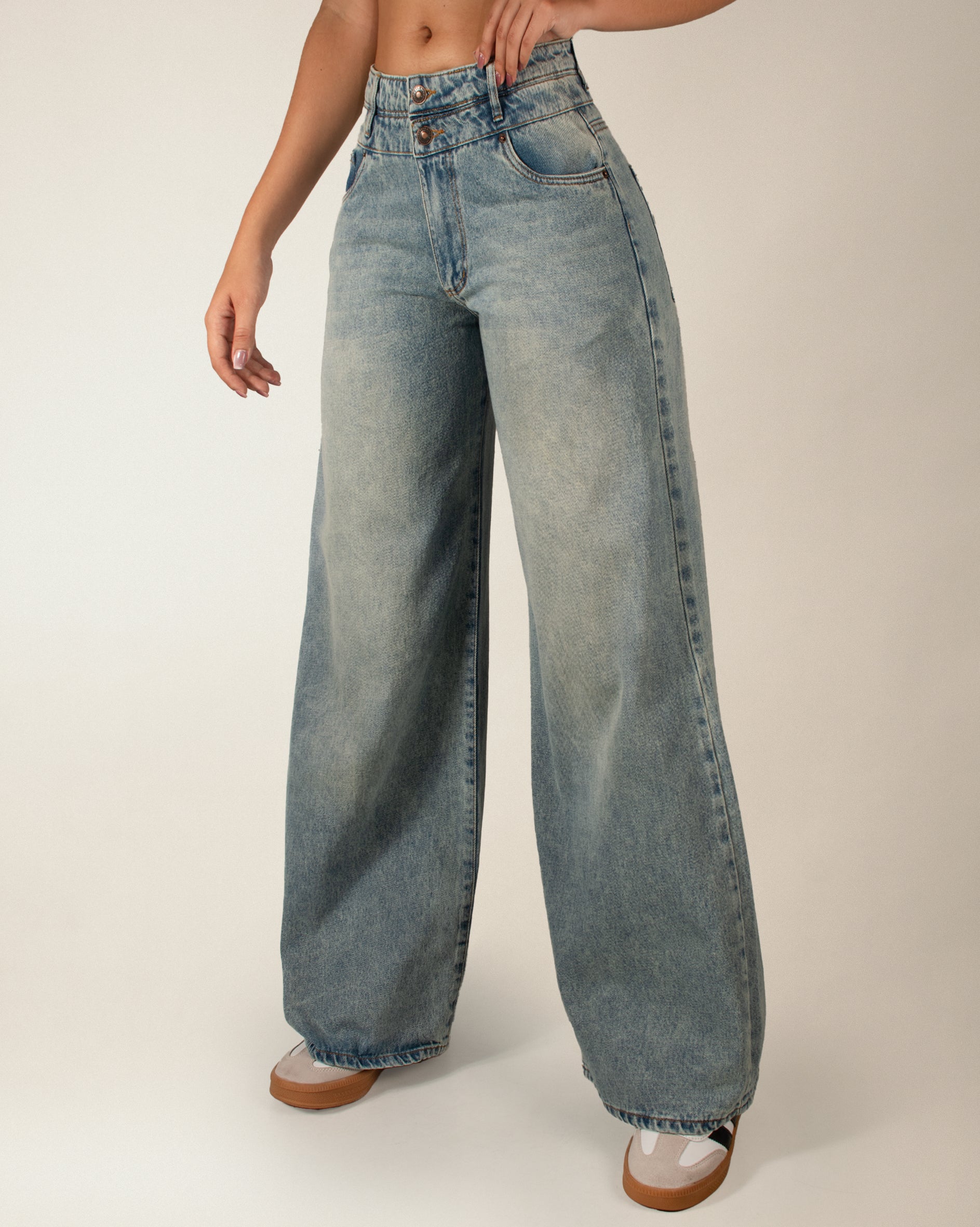 JEAN STRAIGHT