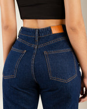 Cargar imagen en el visor de la galería, JEAN MOM FLARE RIGIDO TIRO ALTO 4218

